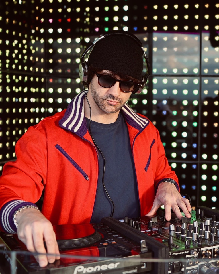 DJs